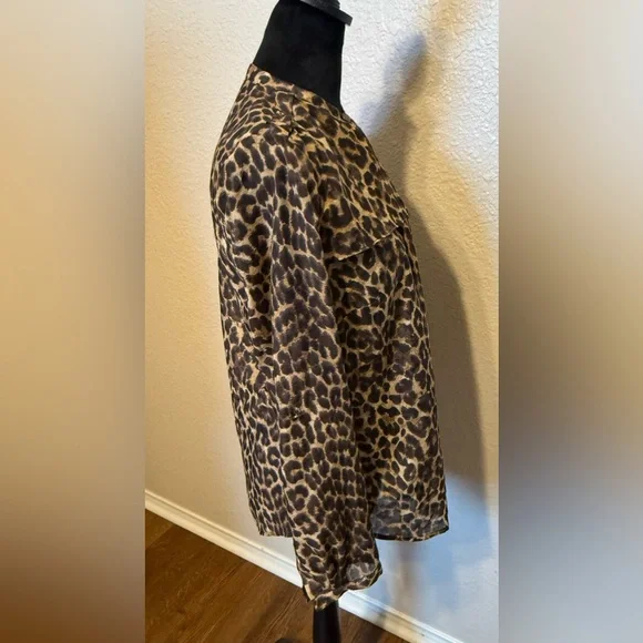 Ann Taylor Animal Print Blouse Roll Tab Sleeve Button Up Shirt Top Size 10P - Picture 2 of 11